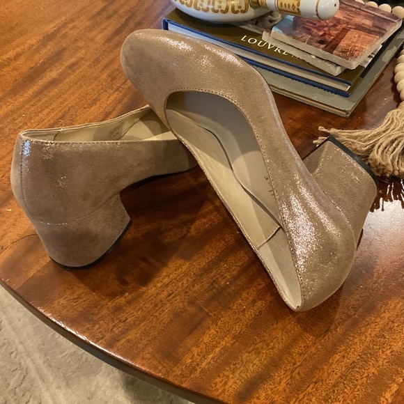 Bettye Muller Suede Block Heel Pump
In Beige Size 7.5 - Picture 4 of 7